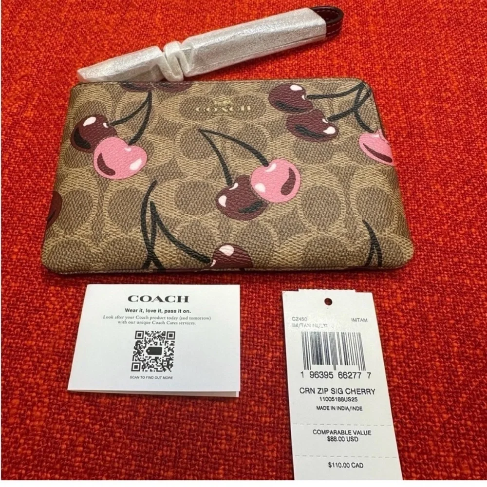 ❤️❤️❤️Coach Wallet/wristlet with cherry print CZ450❤️❤️❤️